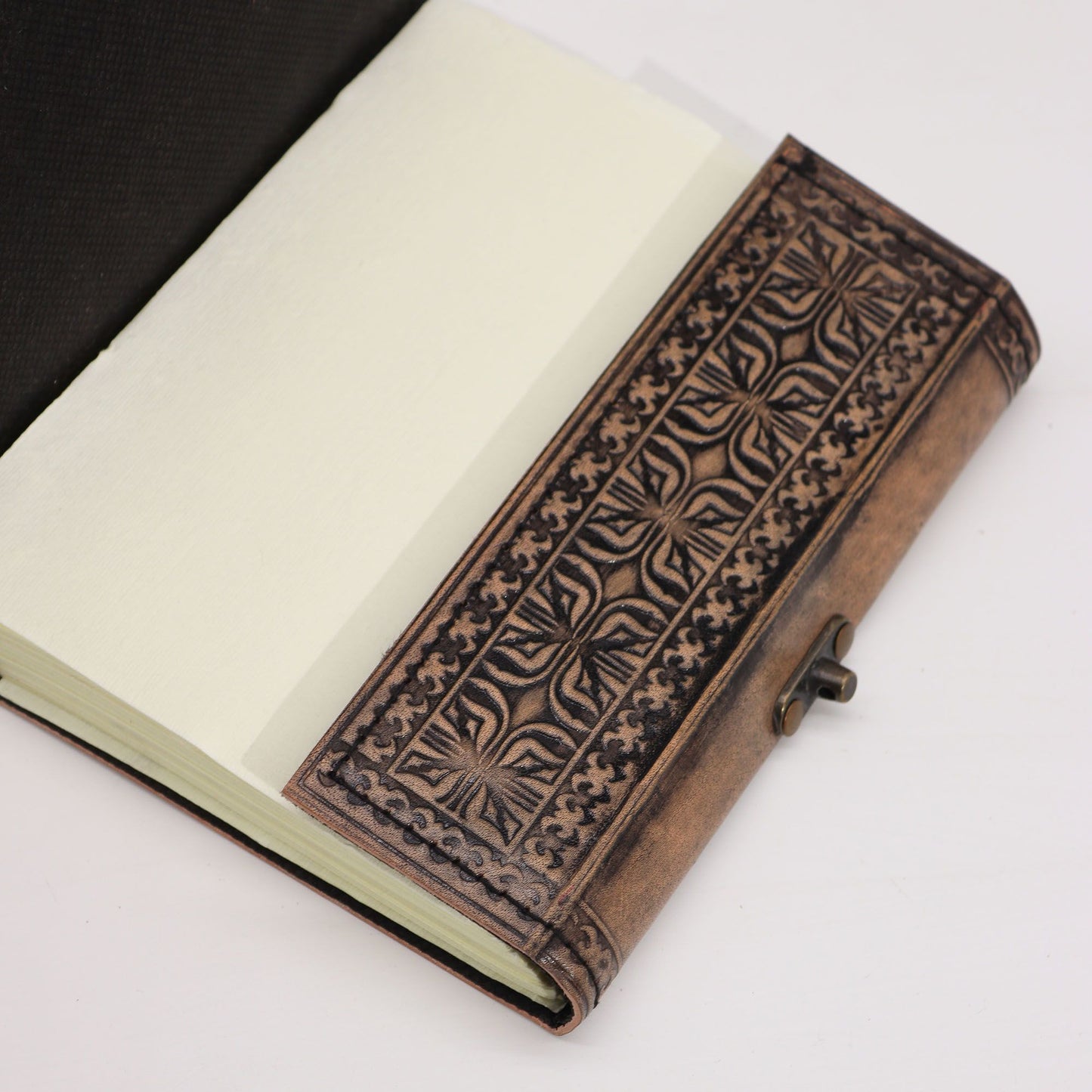 Carnet en cuir — Main de Fatma vintage